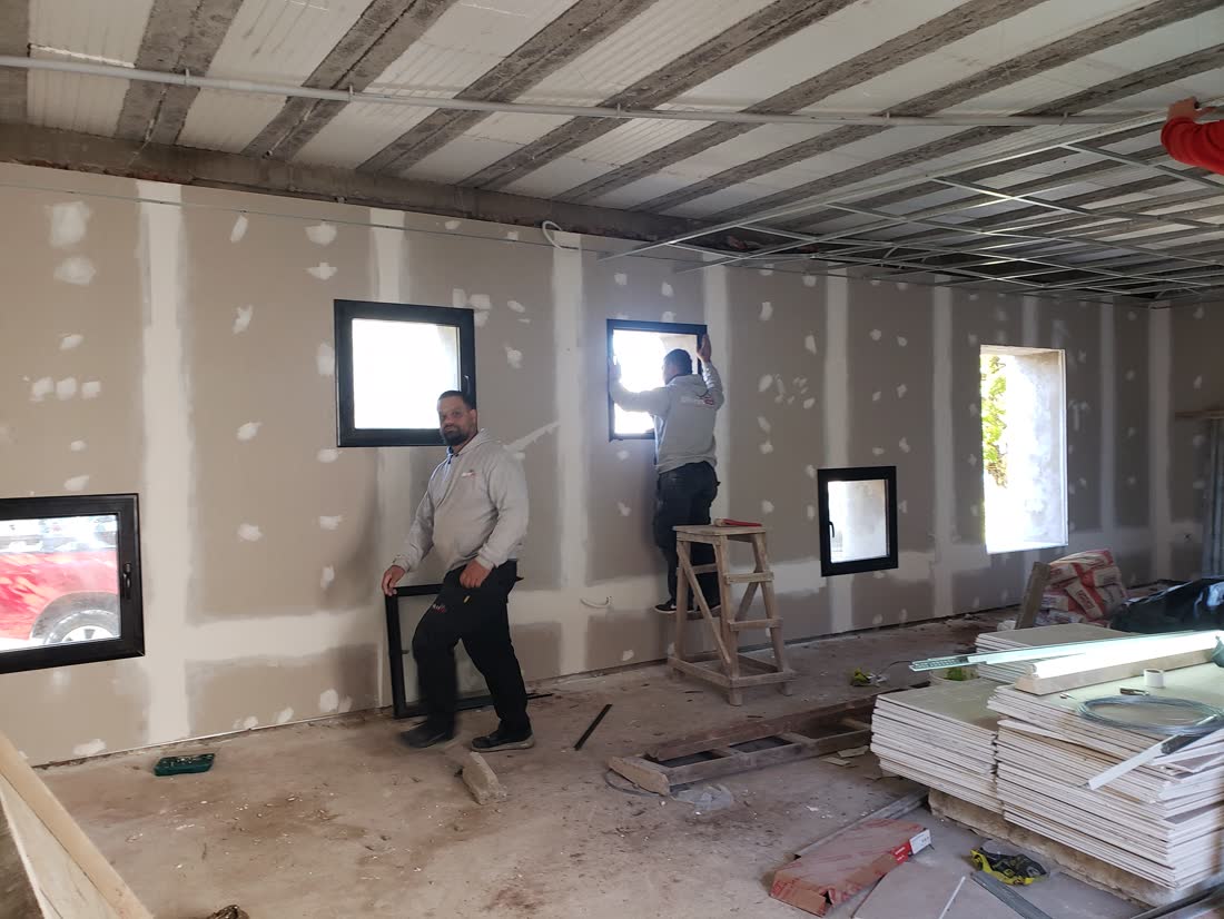 Instalación de ventanas, terminaciones recientes
